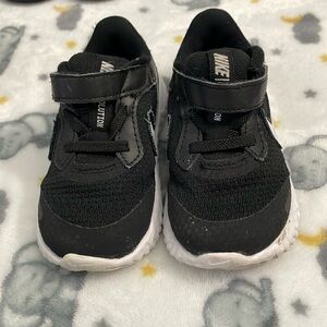 Nike Revolution black